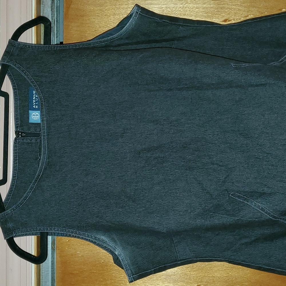 Avenue size 16 sleeveless black dress